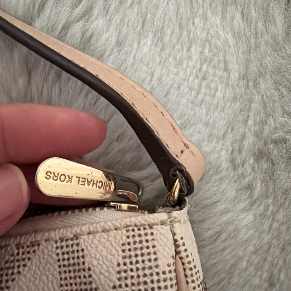 Michael Kors Tan Monogram Shoulder Bag - Picture 3 of 9